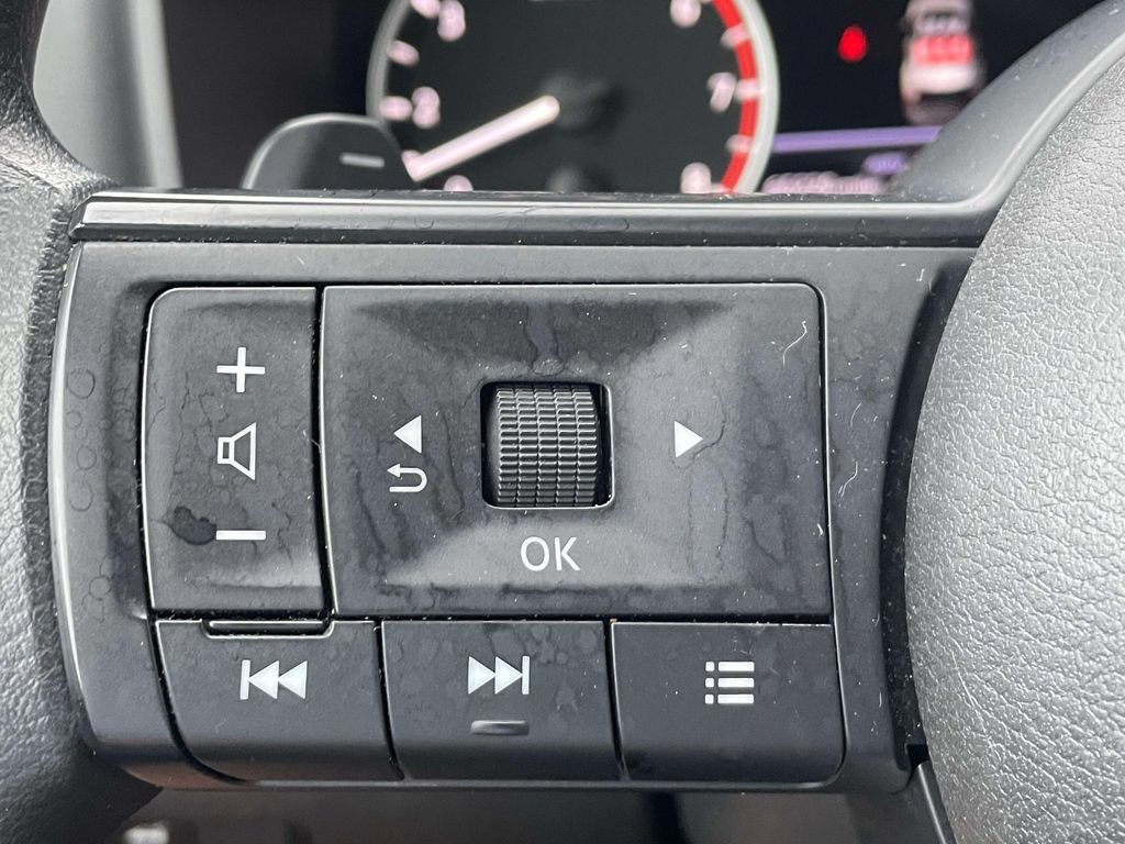 Used 2024 Nissan Rogue SV AWD/4WD image 31