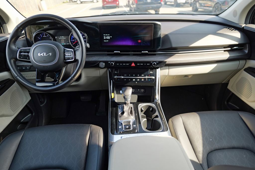 Used 2024 Kia Carnival EX image 40