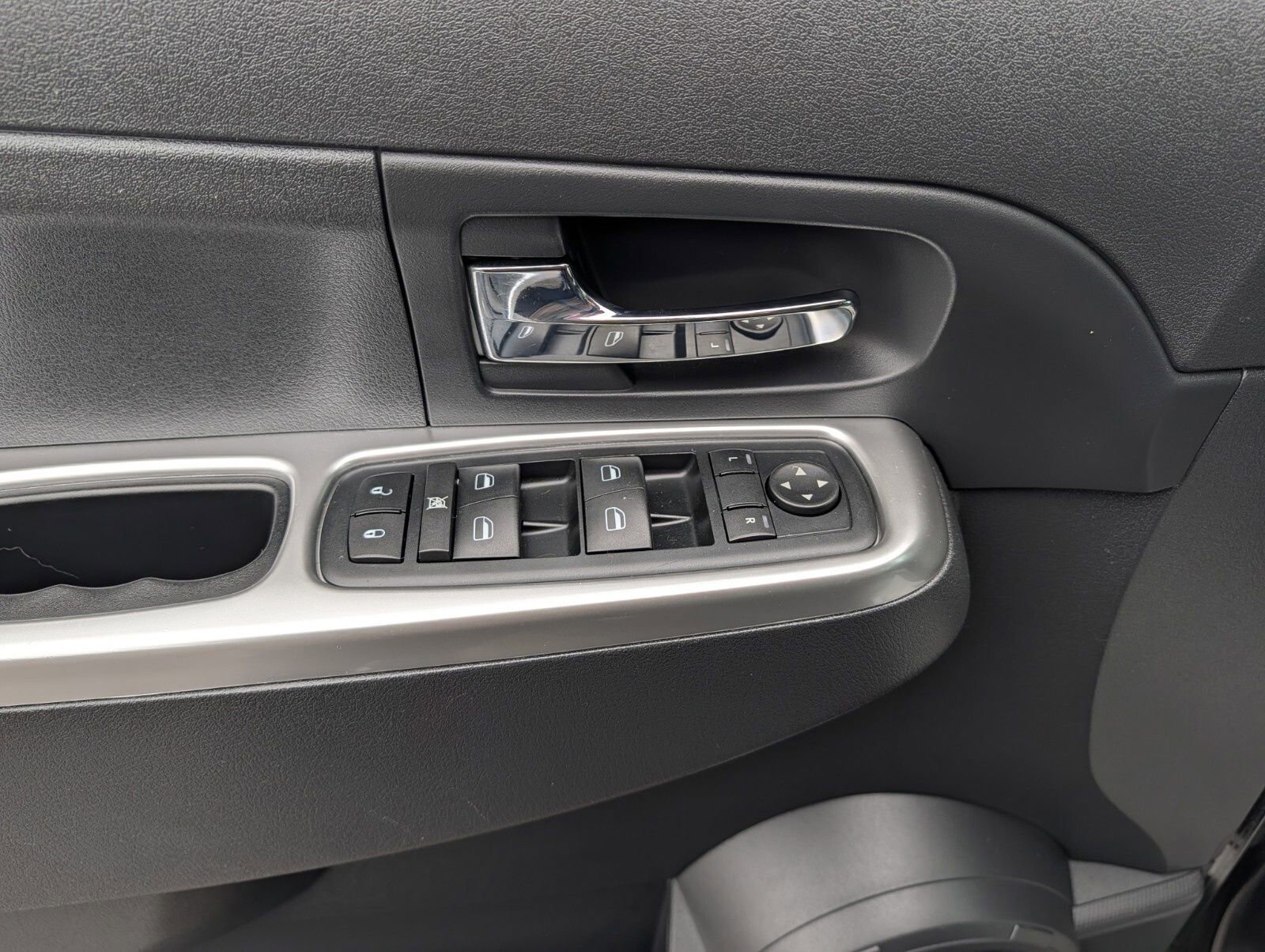 Used 2010 Jeep Liberty Limited w/ Tire & Wheel Group image 23