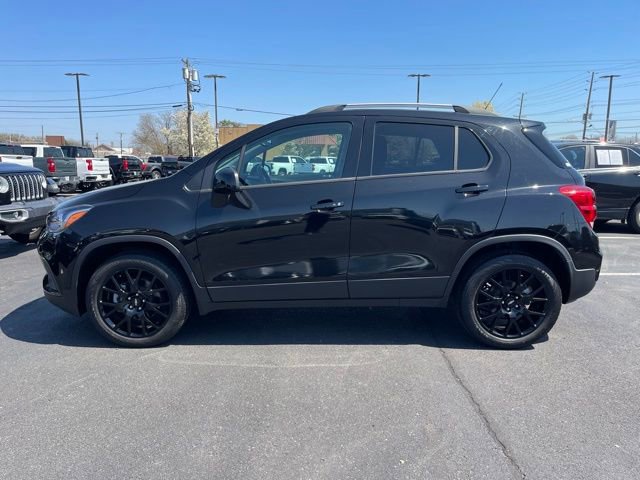 Used 2022 Chevrolet Trax LT w/ Midnight Edition image 4