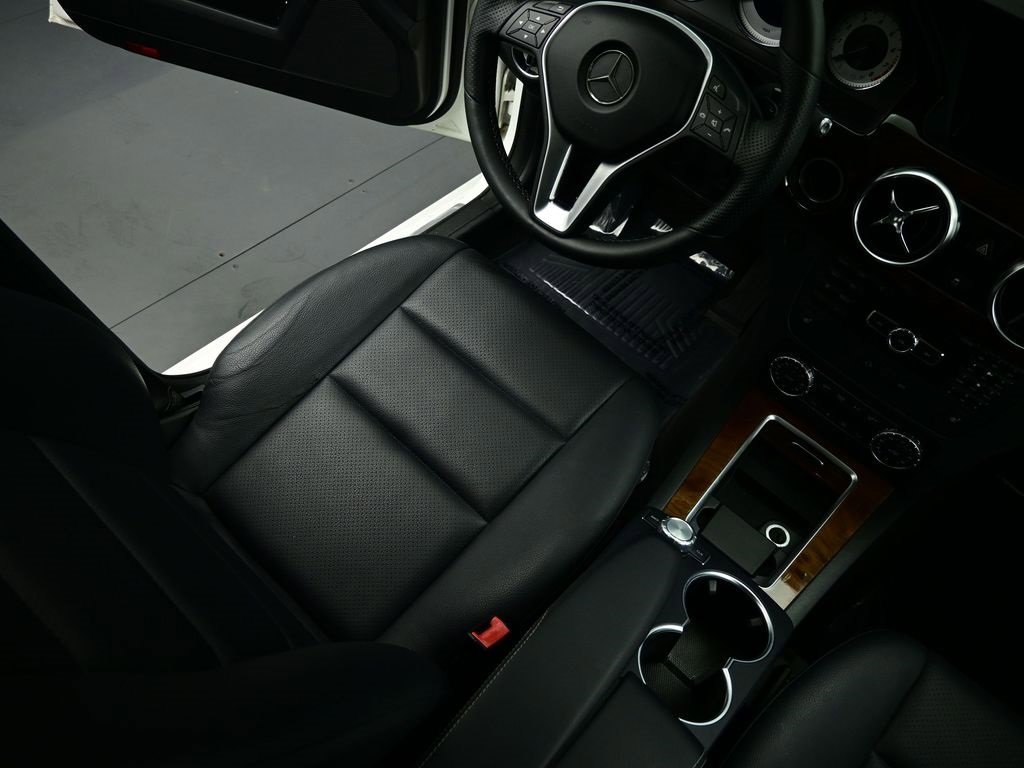 Used 2015 Mercedes-Benz GLK 350 4MATIC image 9