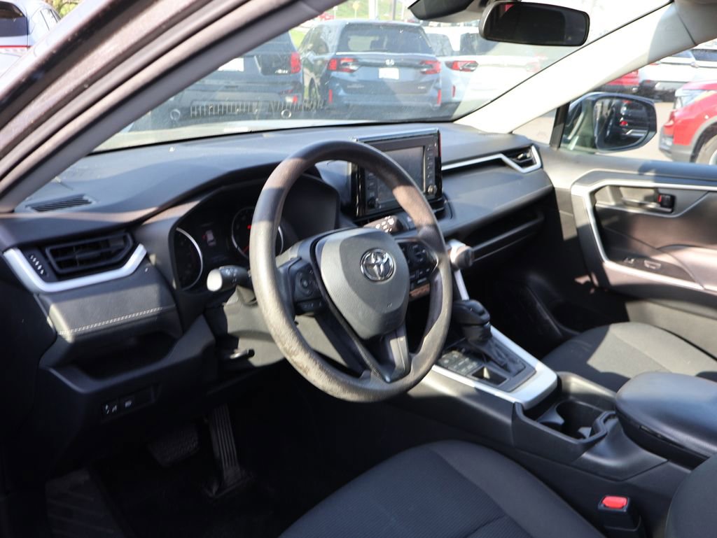 Used 2021 Toyota RAV4 LE AWD/4WD image 9