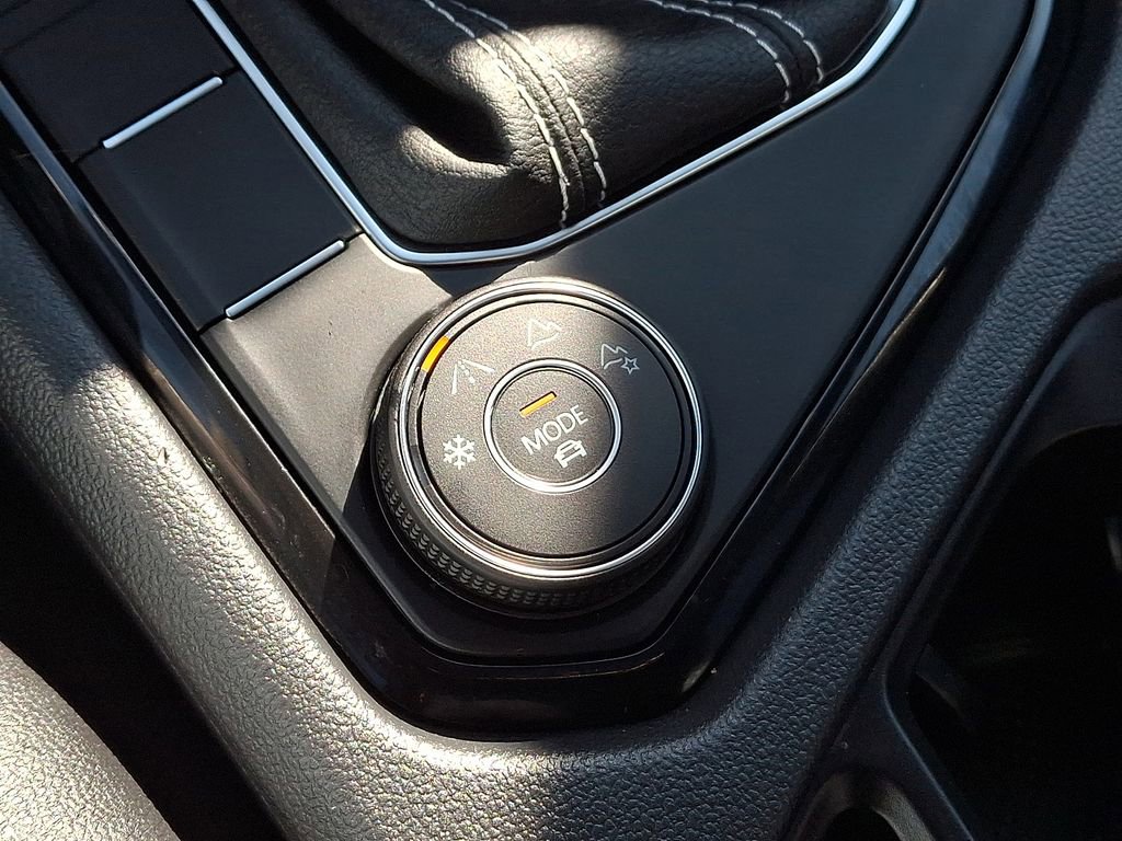 Certified 2023 Volkswagen Taos SEL image 26