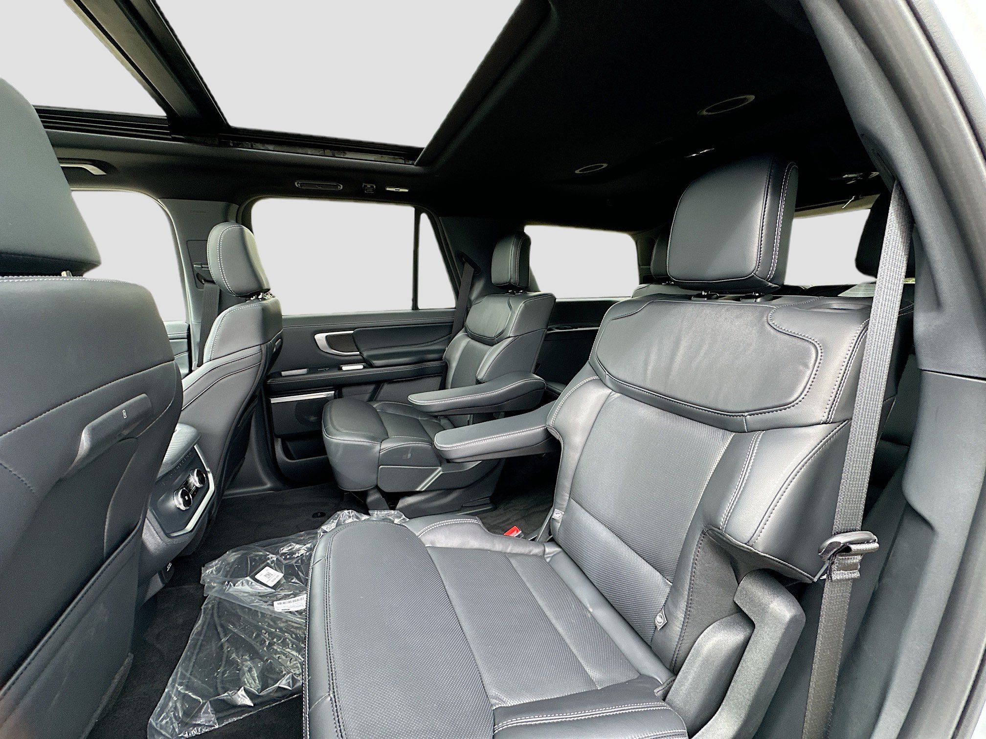 New 2025 Ford Expedition Platinum w/ Stealth Appearance Package image 17