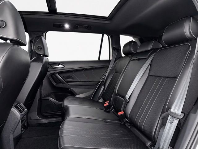 Used 2023 Volkswagen Tiguan SE R-Line AWD/4WD image 19