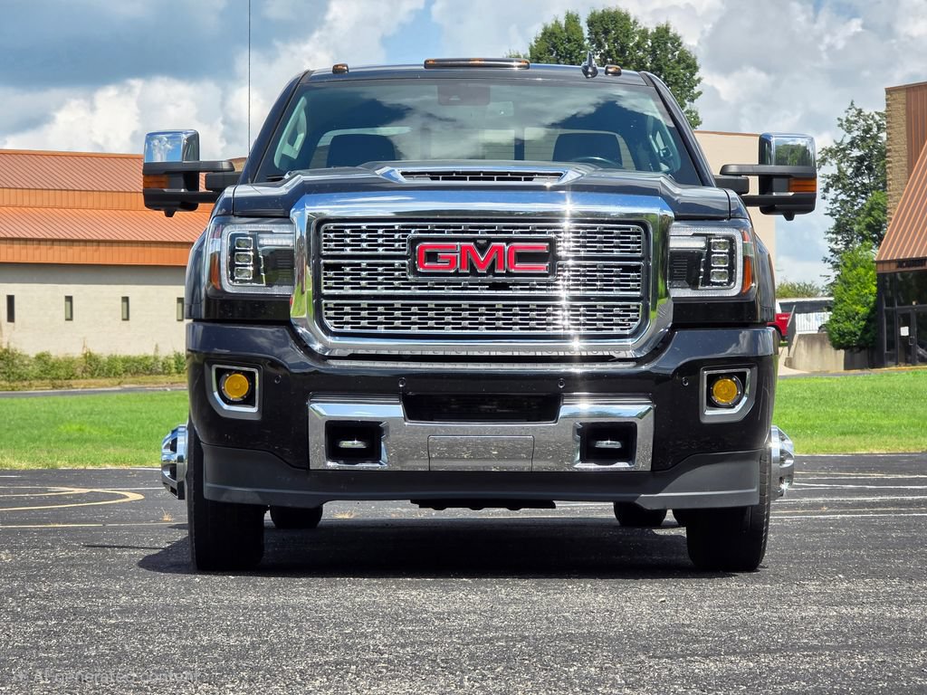 Used 2019 GMC Sierra 3500 Denali w/ Duramax Plus Package AWD/4WD image 2