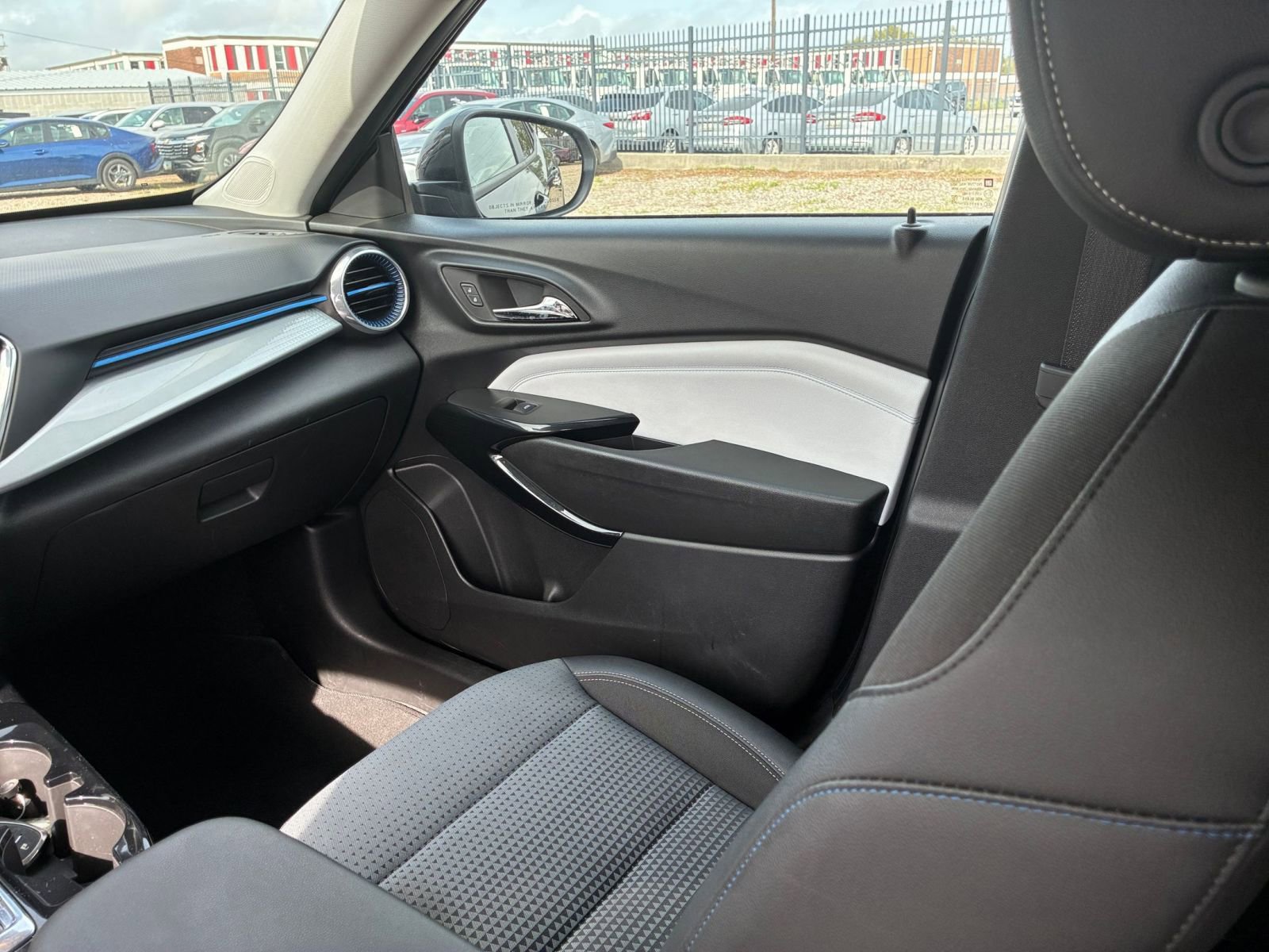 Used 2025 Chevrolet Trax LT w/ LT Convenience Package image 33