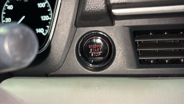 Used 2023 Honda Pilot Touring image 12