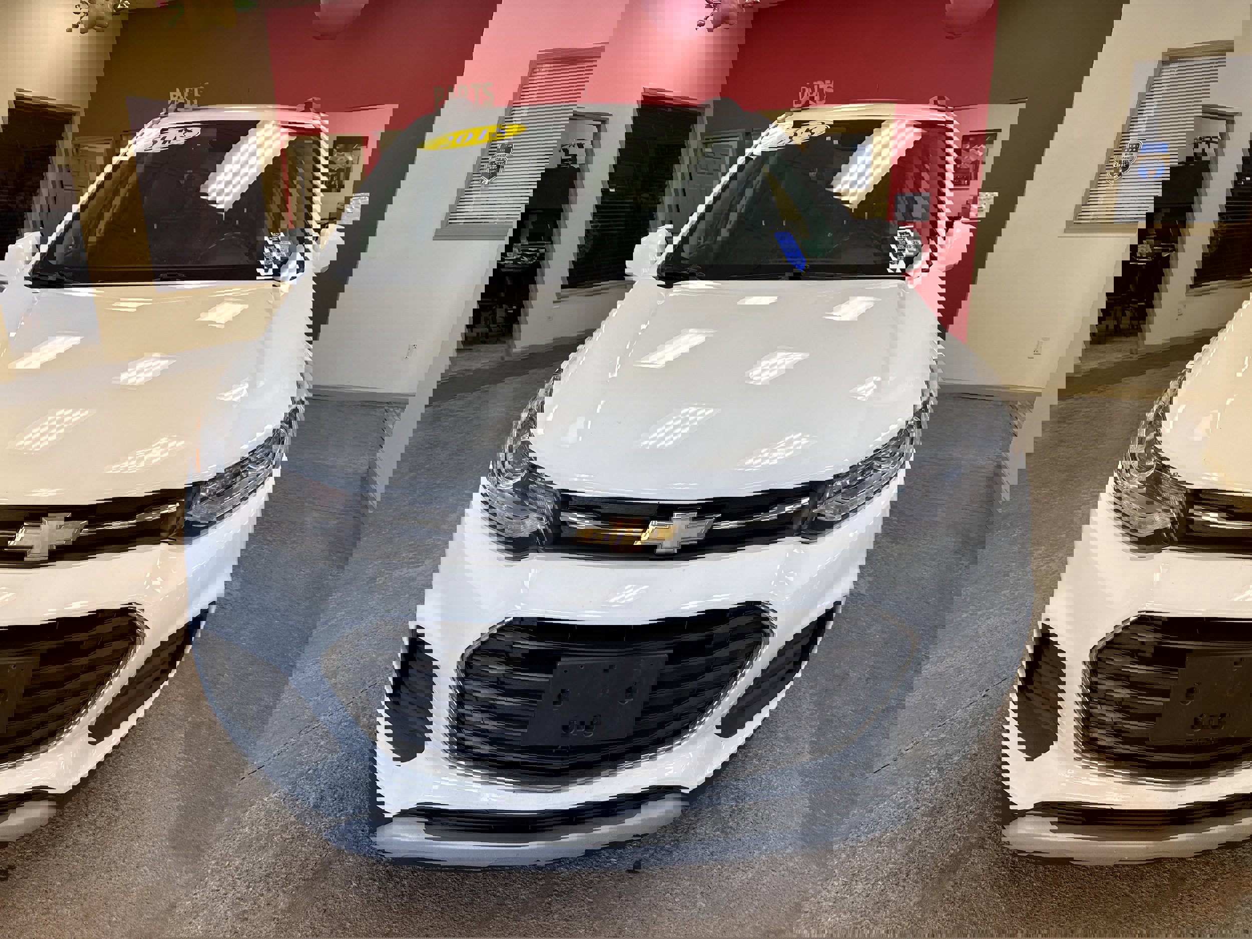Used 2018 Chevrolet Trax LT w/ LT Convenience Package FWD image 2