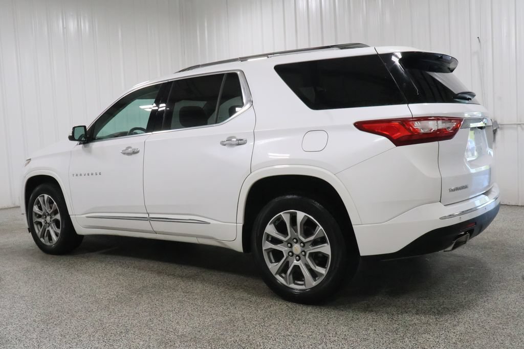 Used 2019 Chevrolet Traverse Premier w/ Driver Confidence II Package FWD image 3