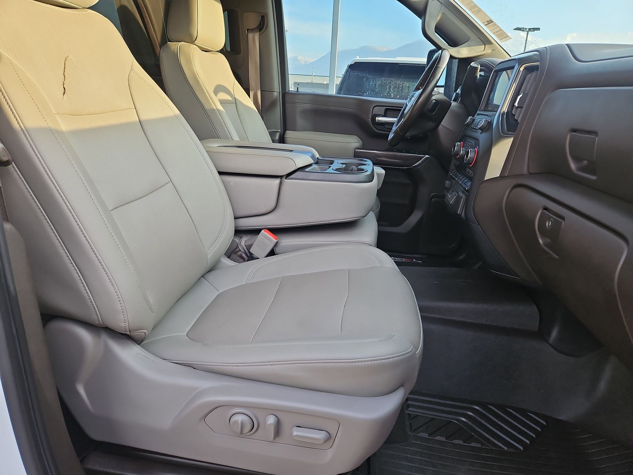 Used 2021 Chevrolet Silverado 3500 LTZ image 31