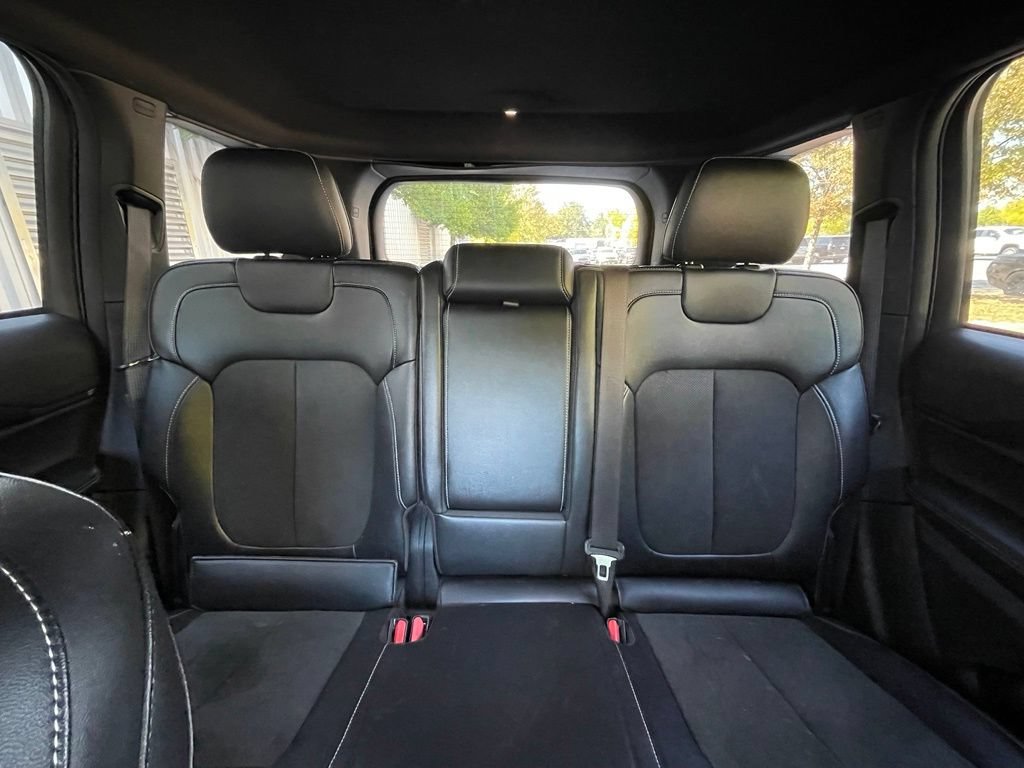 Used 2025 Jeep Grand Cherokee Altitude AWD/4WD image 30