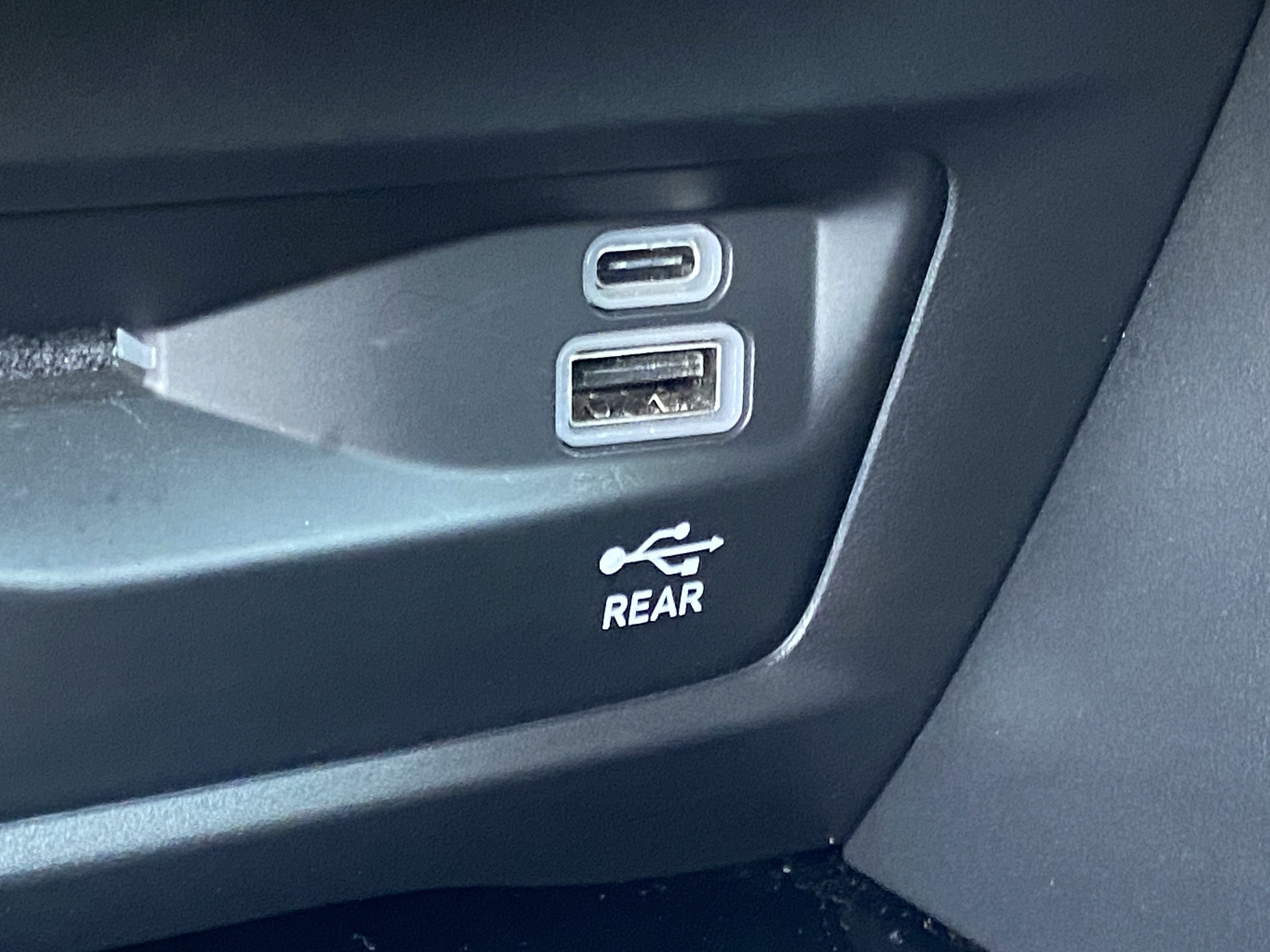 Used 2024 Chrysler Pacifica Limited w/ Uconnect Theater Family Group image 24