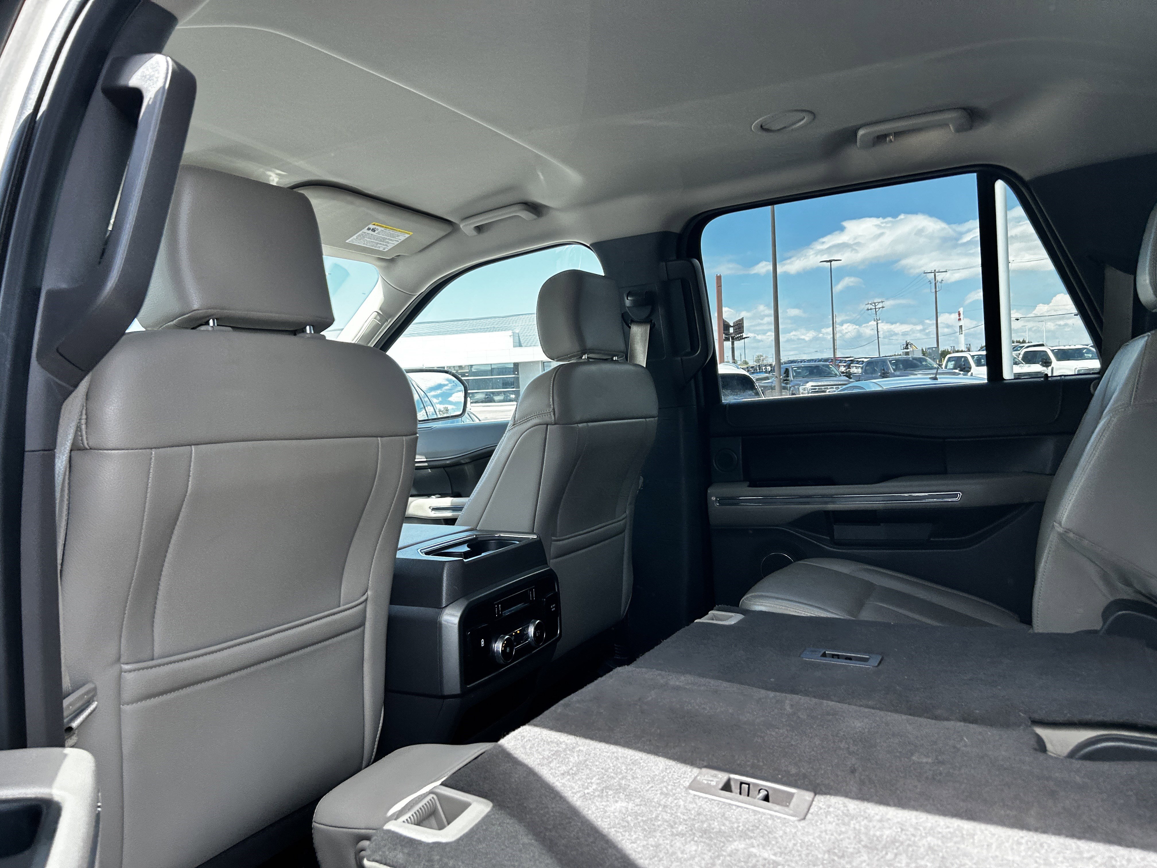 Used 2018 Ford Expedition Max XLT w/ Equipment Group 202A AWD/4WD image 10