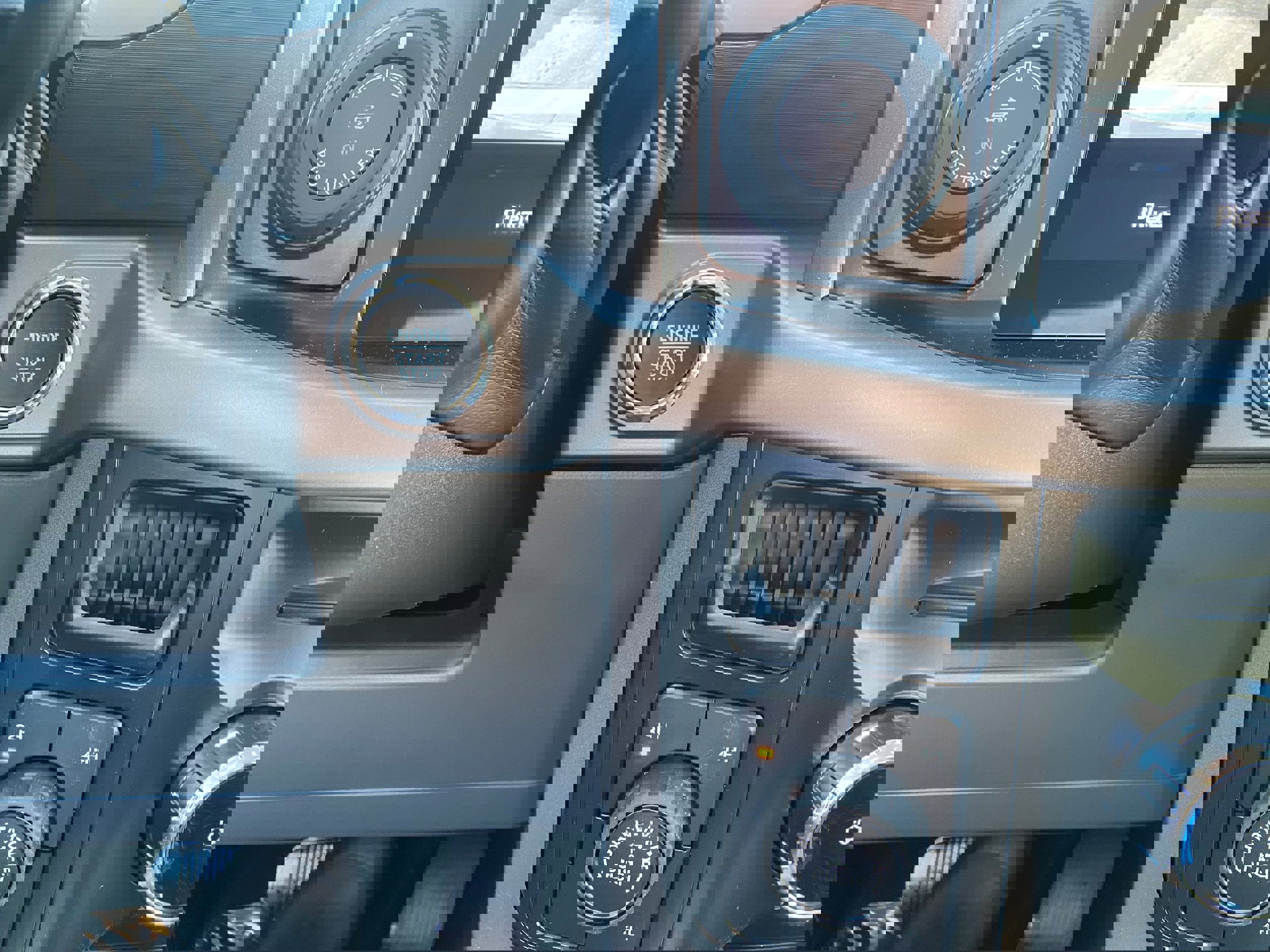 New 2025 Ford F150 XLT w/ Equipment Group 302A MID image 47