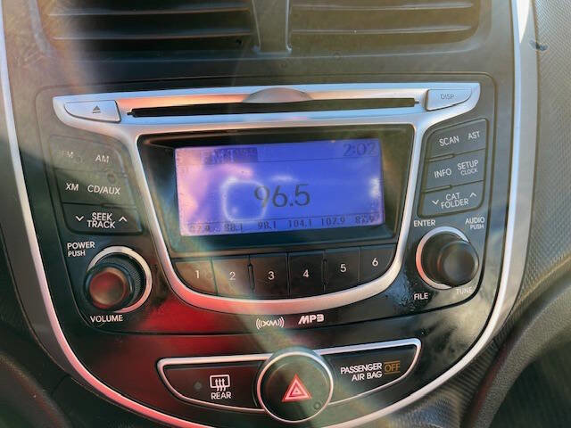 Used 2012 Hyundai Accent GS image 15