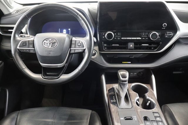 Used 2023 Toyota Highlander Platinum AWD/4WD image 16