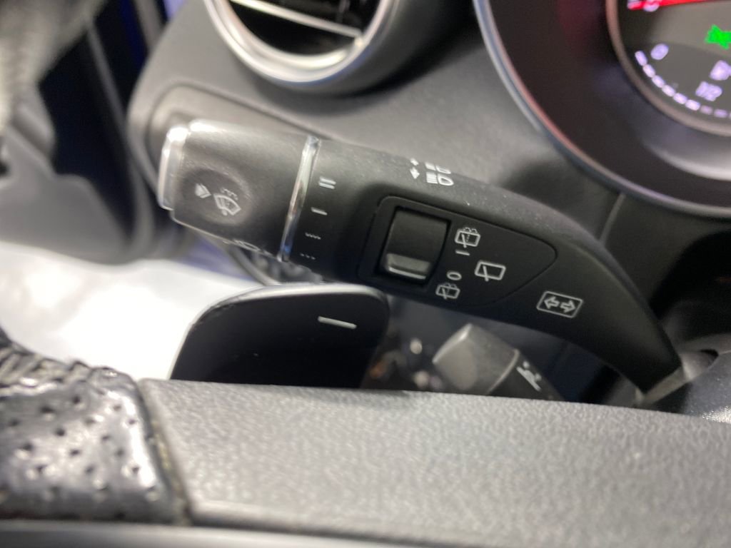 Used 2019 Mercedes-Benz GLC 300 4MATIC image 17