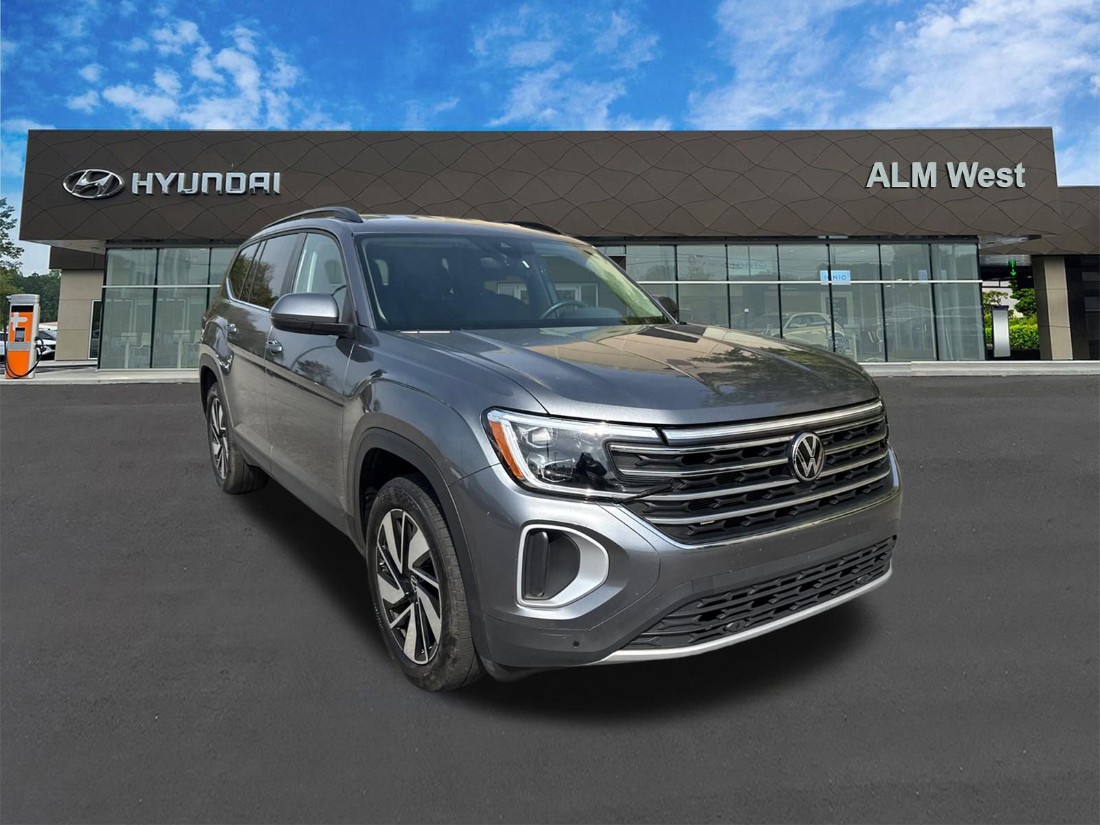 Used 2025 Volkswagen Atlas SE FWD image 3