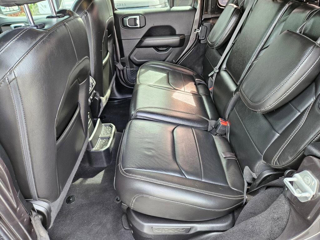 Used 2023 Jeep Wrangler Unlimited Sahara w/ Cold Weather Group image 16