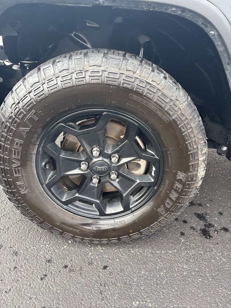 Used 2023 Jeep Gladiator Willys image 12