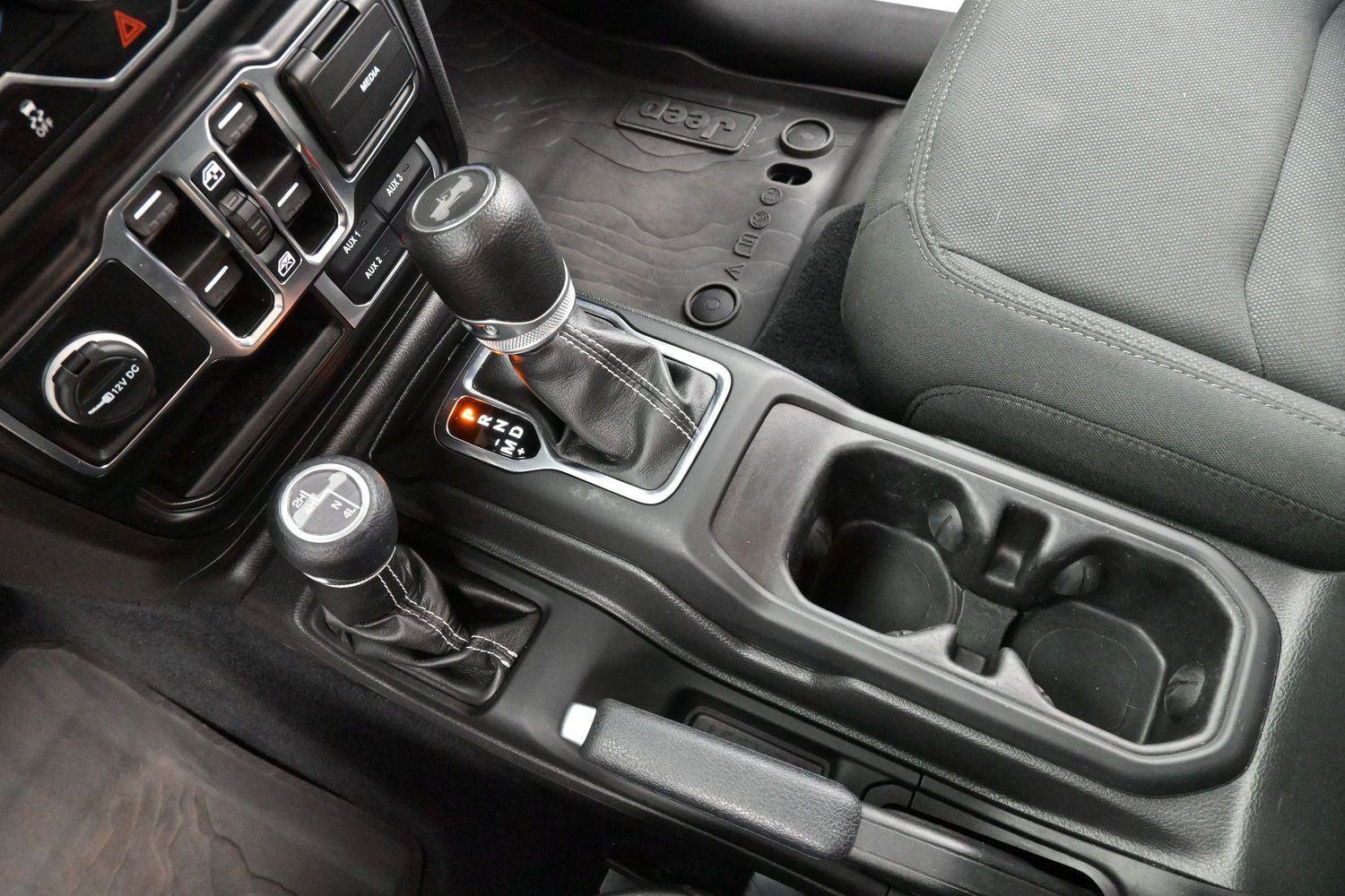 Used 2022 Jeep Wrangler Unlimited Sahara w/ LED Lighting Group AWD/4WD image 25