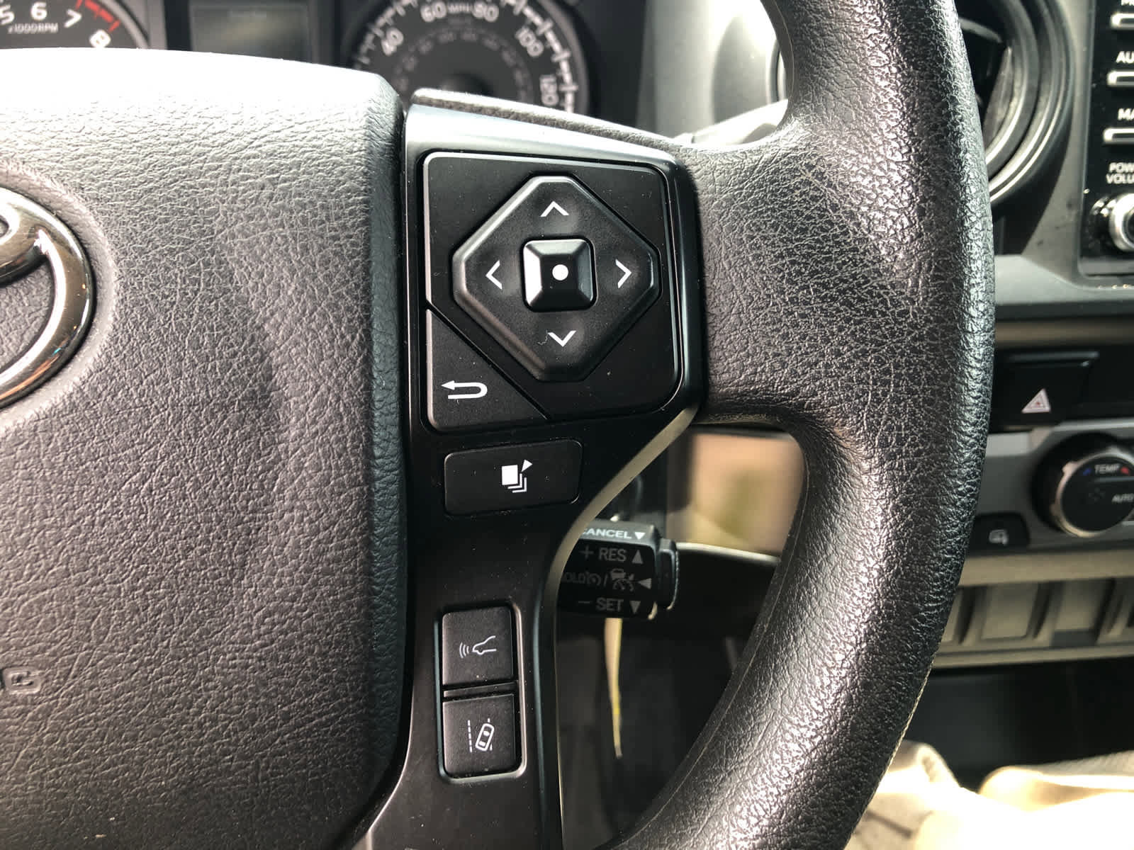 Used 2022 Toyota Tacoma SR AWD/4WD image 8