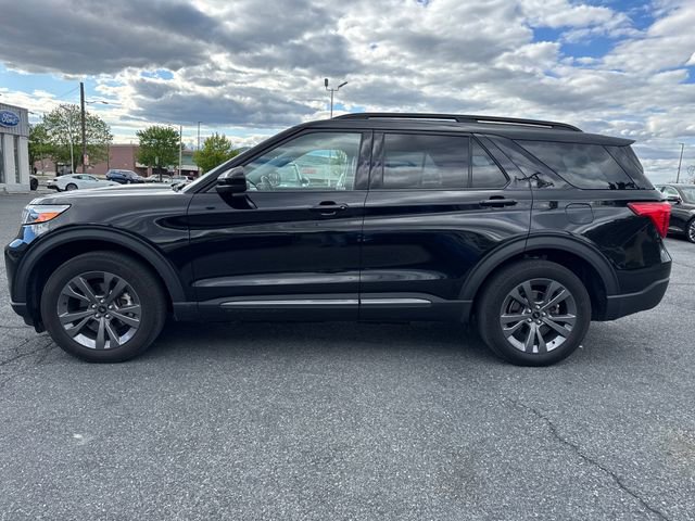 Used 2023 Ford Explorer XLT w/ Equipment Group 202A AWD/4WD image 2