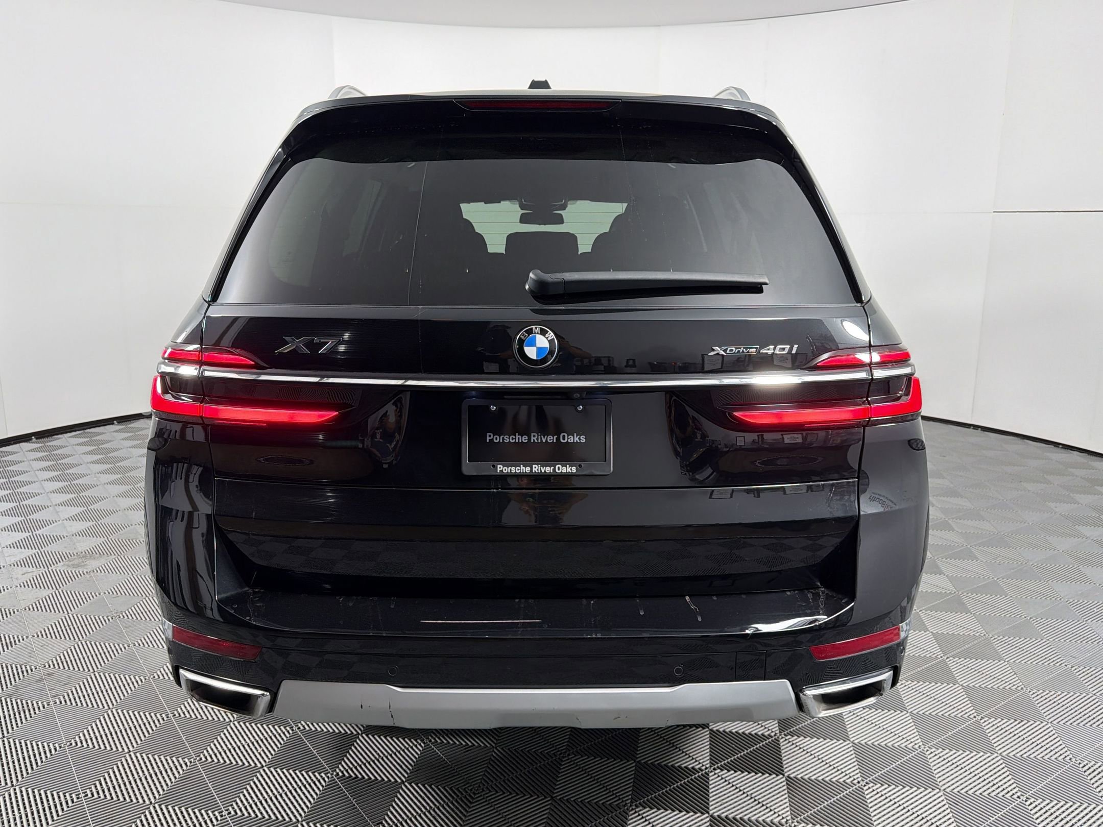 Used 2024 BMW X7 xDrive40i w/ Climate Comfort Package AWD/4WD image 10