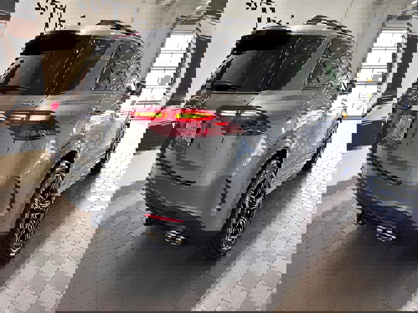 Used 2025 Mercedes-Benz GLE 580 4MATIC image 4