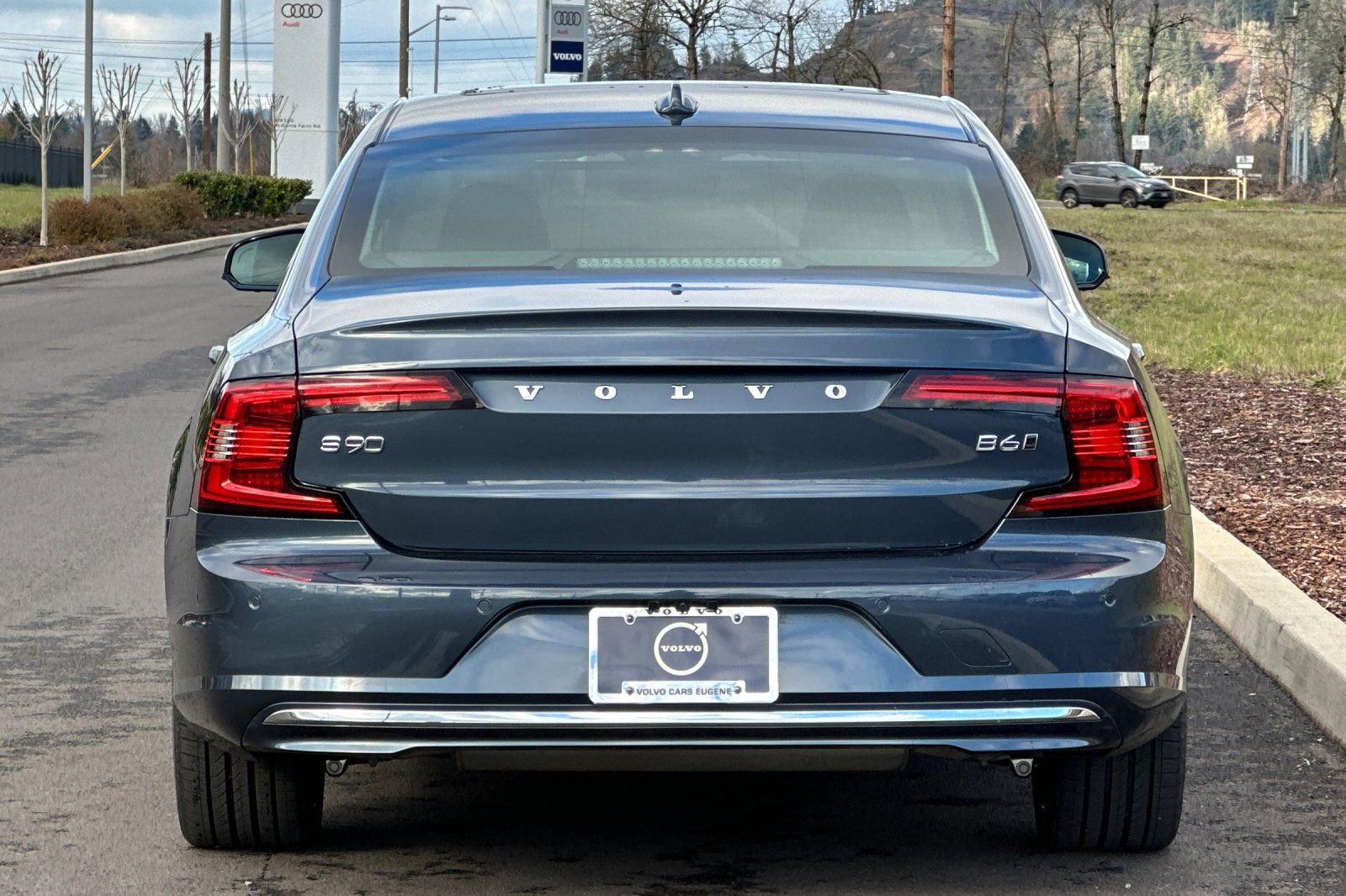 Used 2025 Volvo S90 B6 Plus w/ Protection Package Premier AWD/4WD image 4