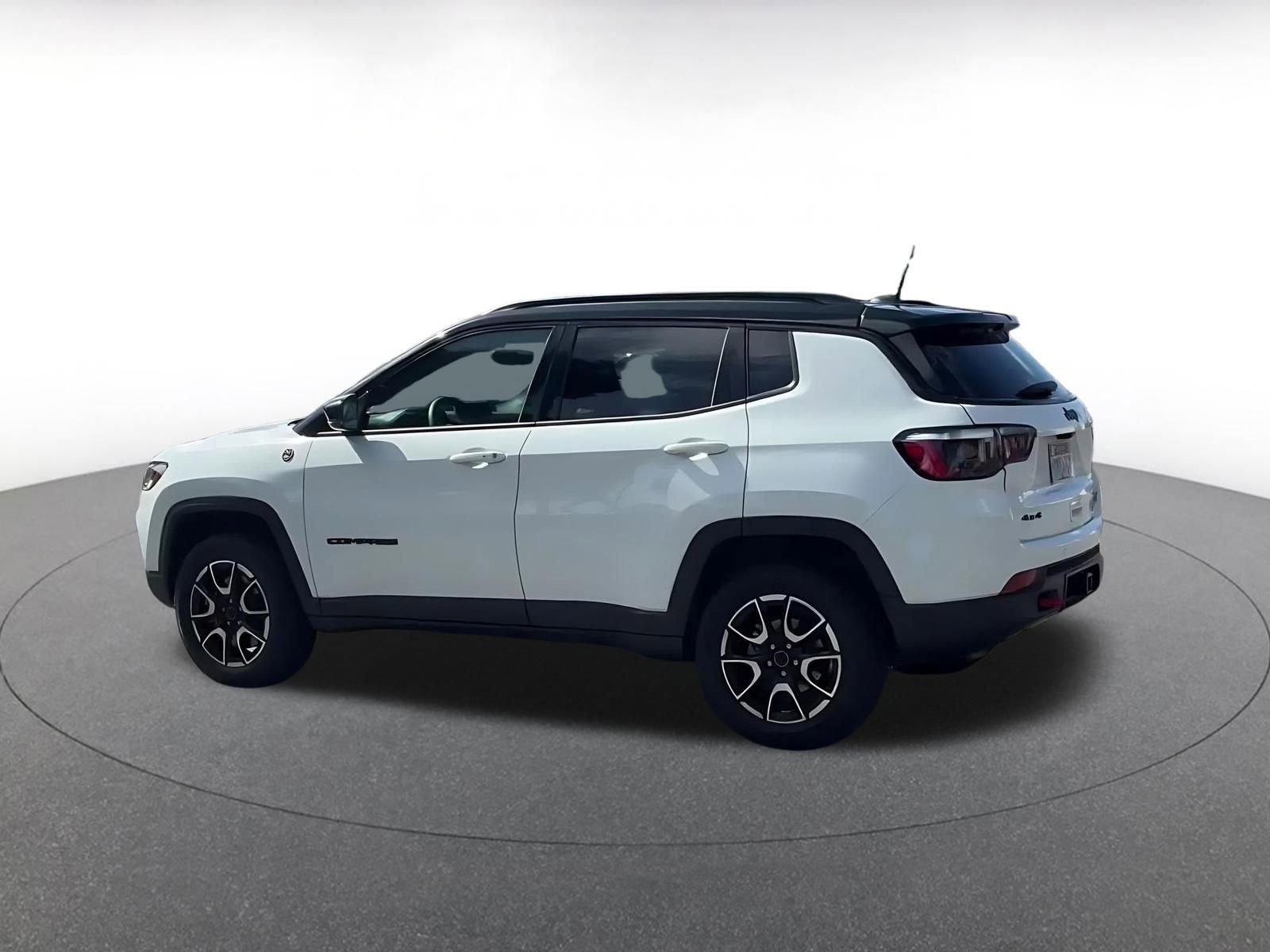 Used 2025 Jeep Compass Trailhawk w/ Trailer Tow Group image 10