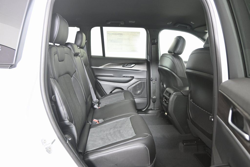 New 2026 Jeep Grand Cherokee Laredo image 15