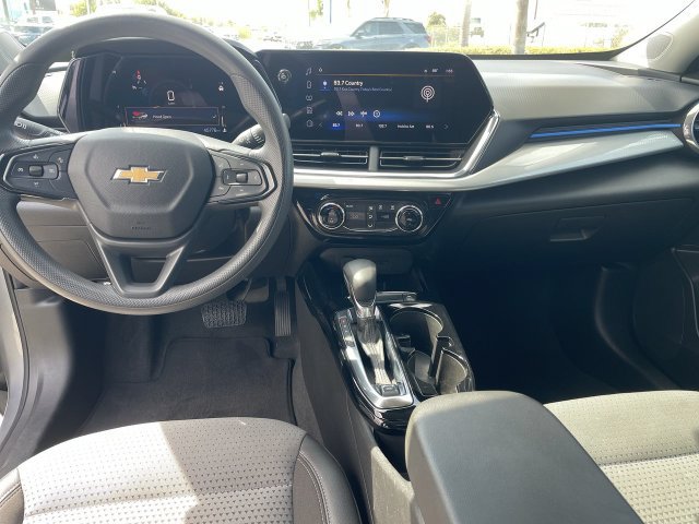 Used 2025 Chevrolet Trax LT FWD image 19