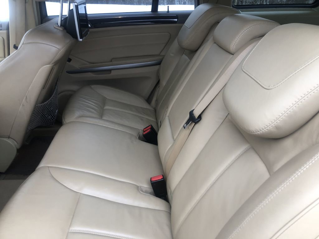 Used 2011 Mercedes-Benz GL 550 4MATIC image 17