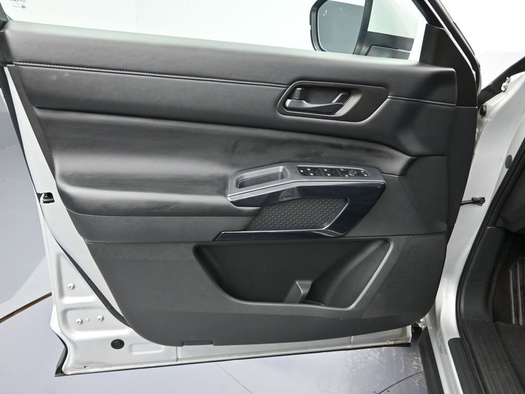 Certified 2024 Nissan Pathfinder SV image 11