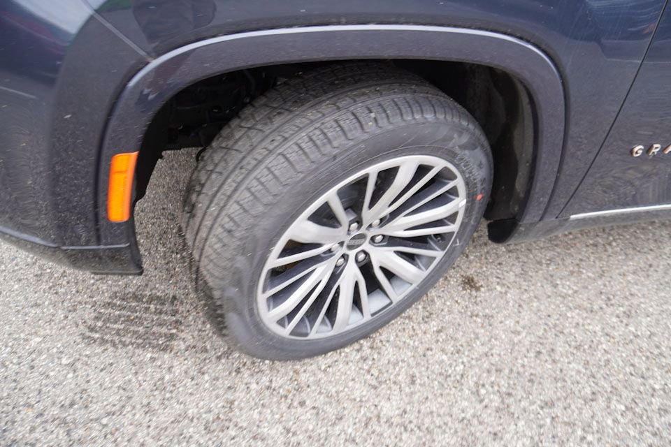 New 2024 Jeep Grand Wagoneer Series III image 11