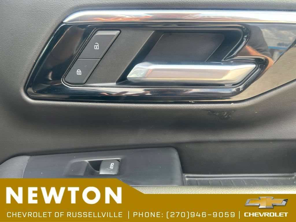 Used 2025 Chevrolet Suburban Z71 w/ Comfort Package AWD/4WD image 26