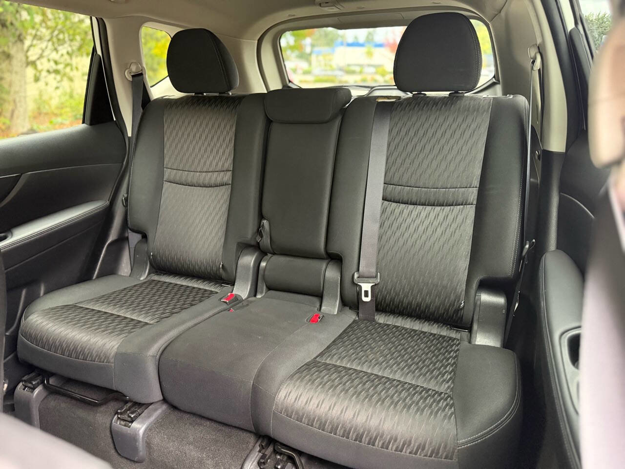 Used 2019 Nissan Rogue SV AWD/4WD image 10