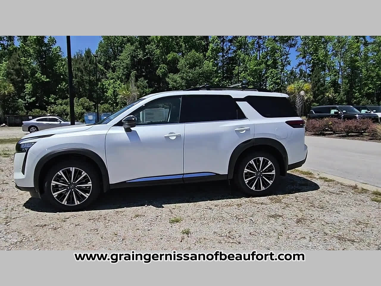 New 2026 Nissan Pathfinder Platinum FWD image 25