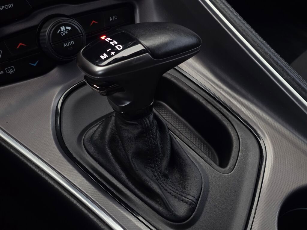 Used 2019 Dodge Challenger SXT image 33