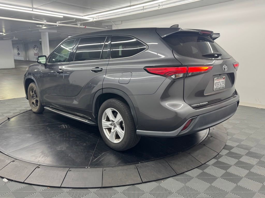 Used 2022 Toyota Highlander LE FWD image 6