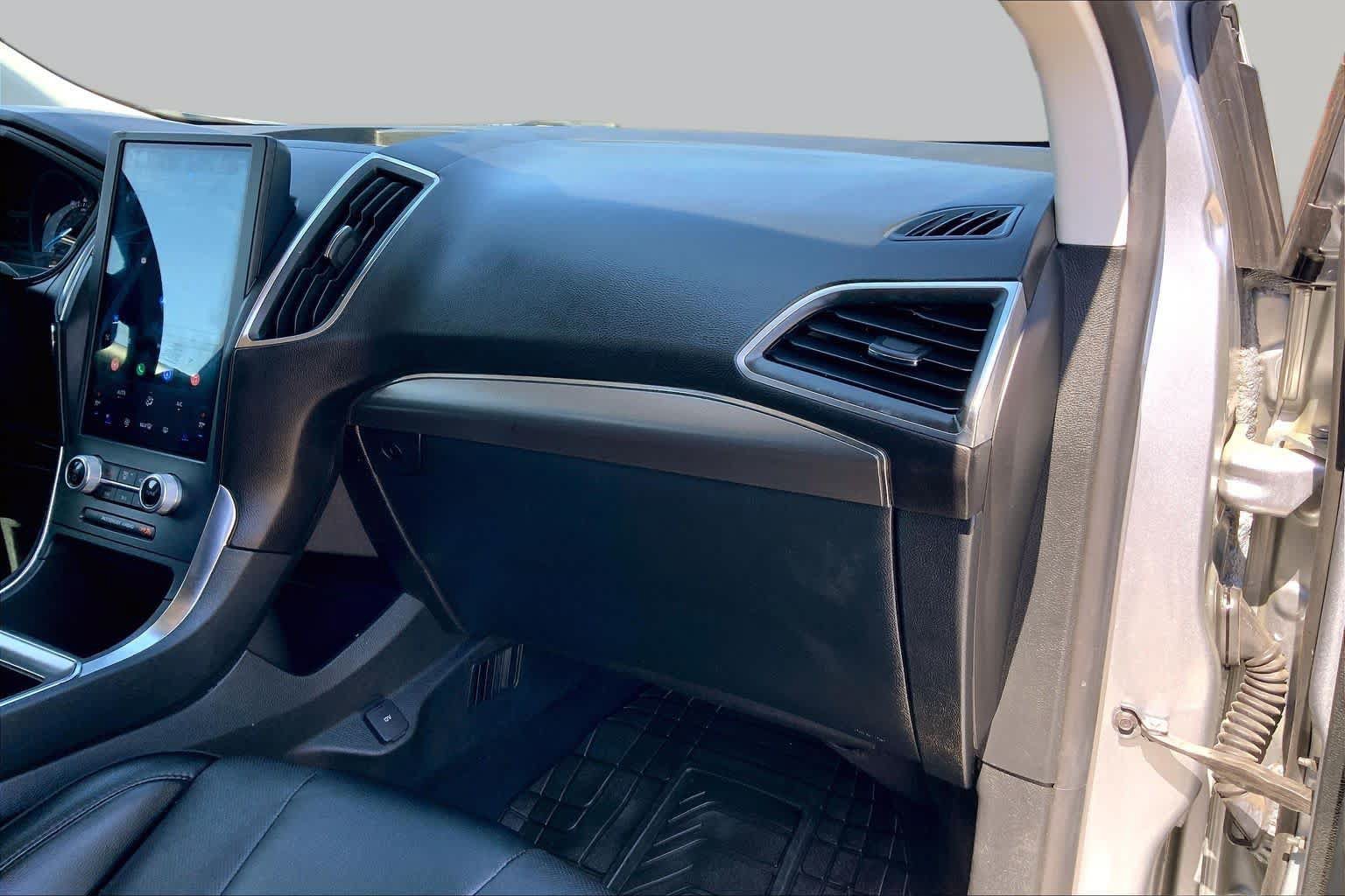 Used 2022 Ford Edge Titanium w/ Equipment Group 301A AWD/4WD image 19