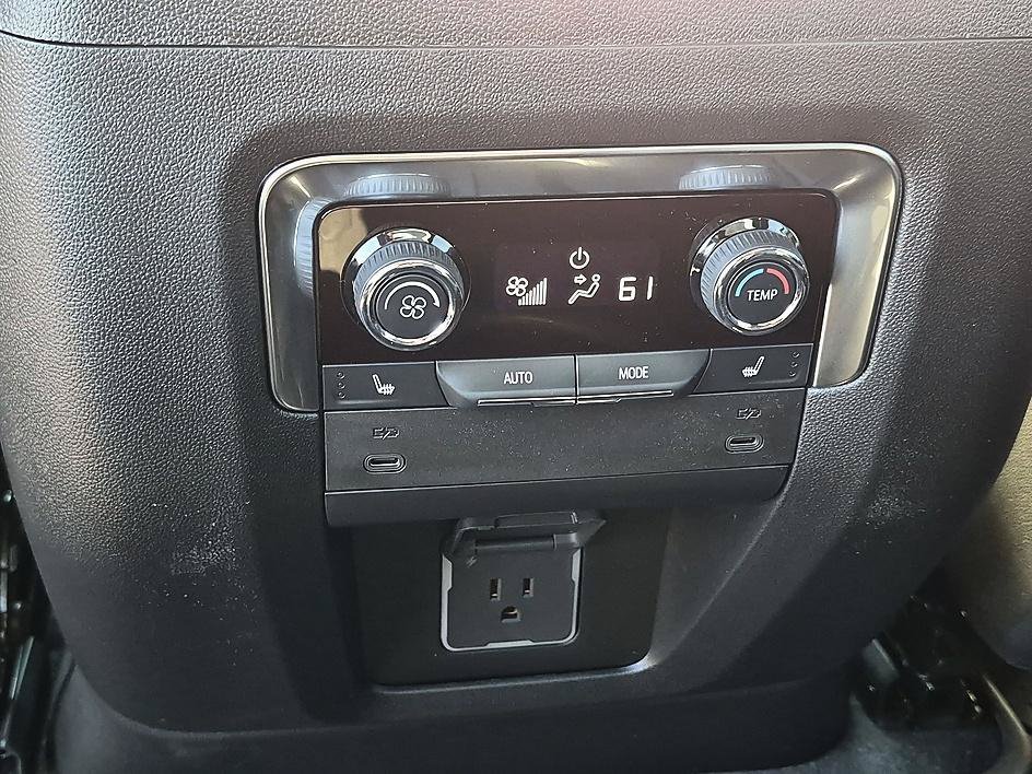 New 2026 Chevrolet Suburban High Country w/ Sun And Tow Package AWD/4WD image 33