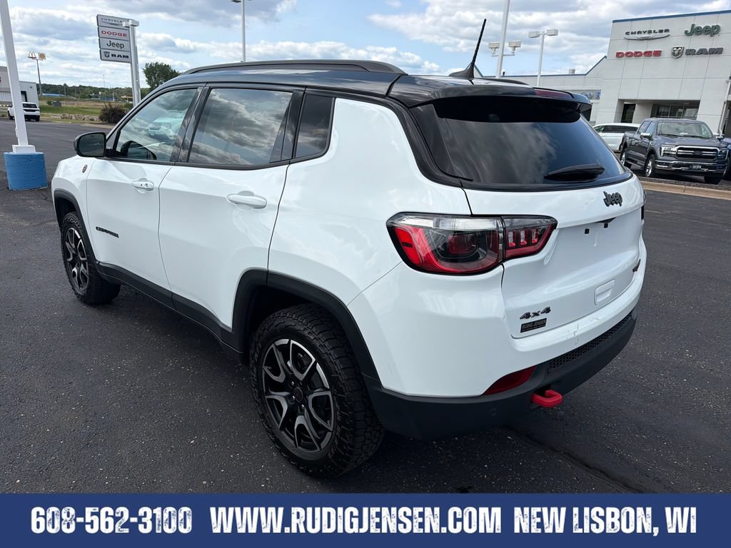 Used 2025 Jeep Compass Trailhawk AWD/4WD image 3