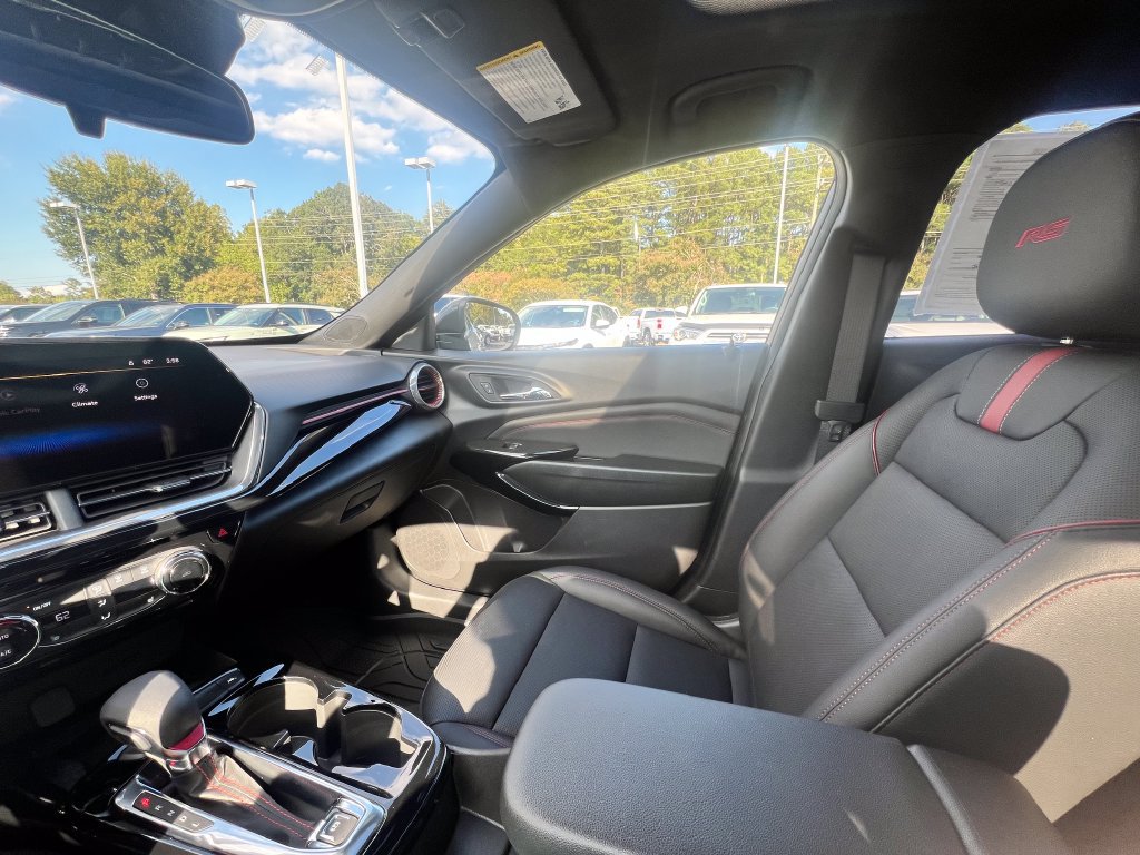 Used 2026 Chevrolet Trax RS w/ Sunroof Package FWD image 12