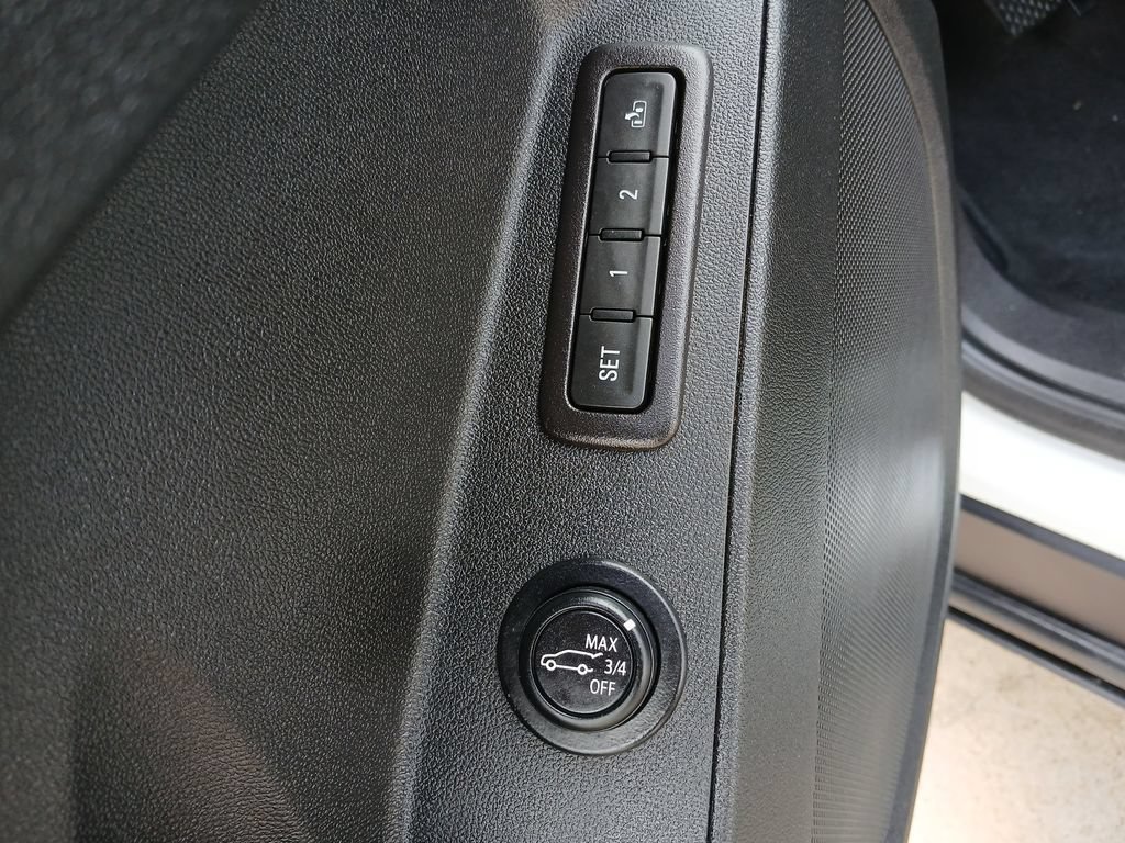 Certified 2022 Chevrolet Equinox Premier w/ LPO, Floor Liner Package FWD image 25