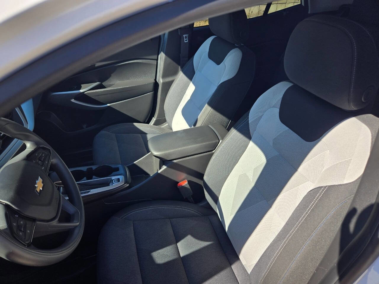 Used 2025 Chevrolet Trax LS image 31