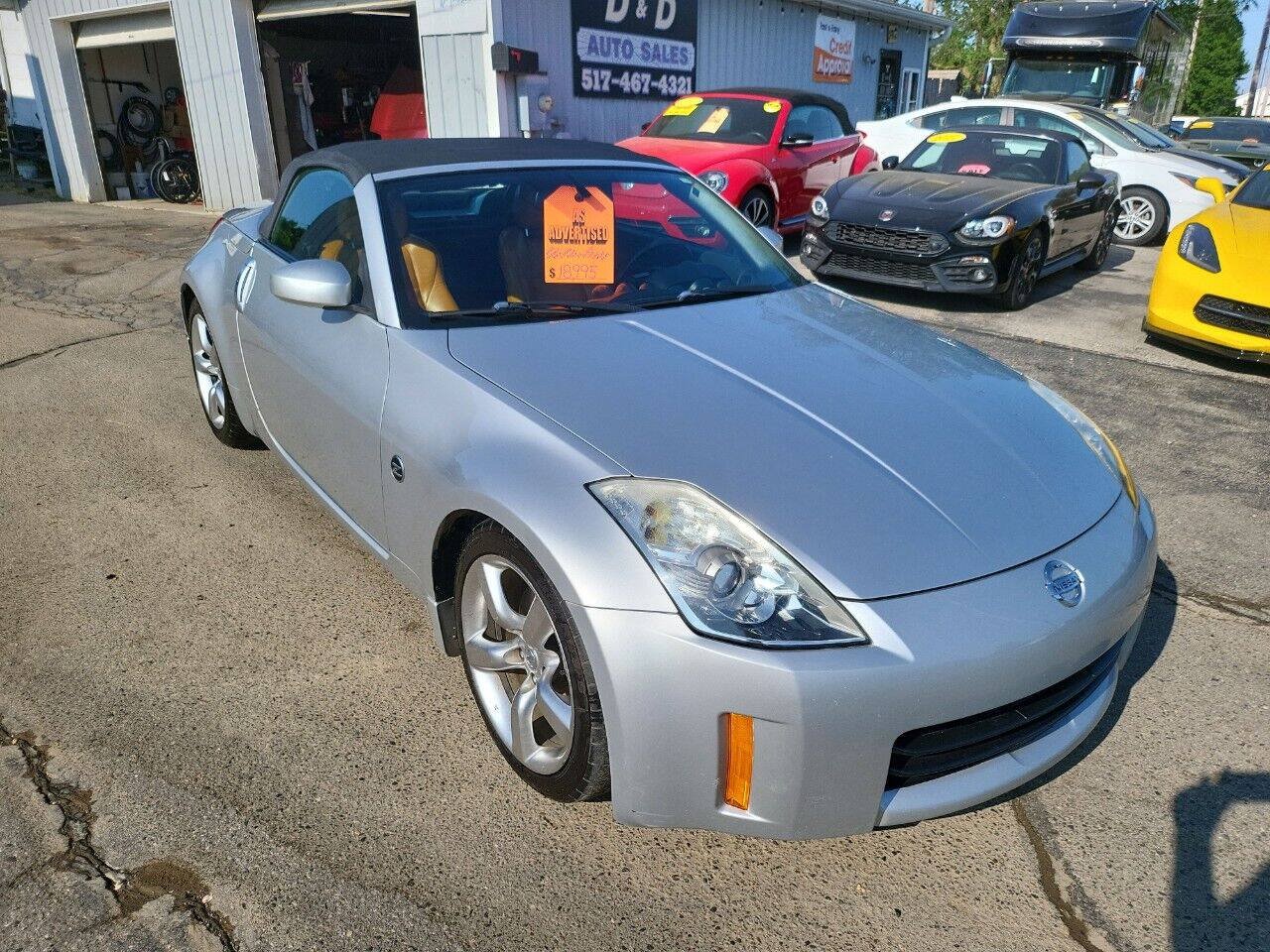 Used 2006 Nissan 350Z Enthusiast w/ (S02) Side Air Bags Pkg RWD image 2
