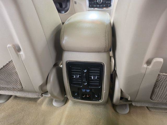 Used 2014 Jeep Grand Cherokee Overland w/ Advanced Technology Group AWD/4WD image 39